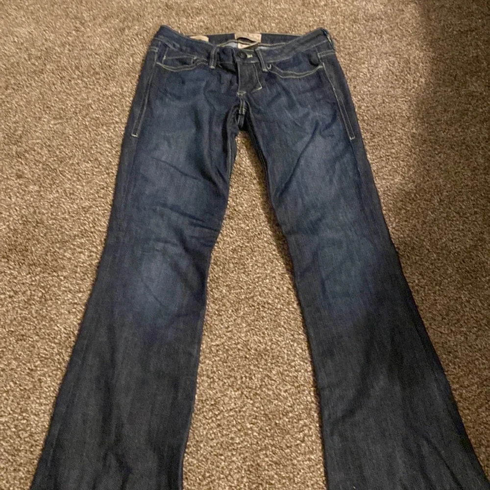 Jeans - Picture 1 of 2